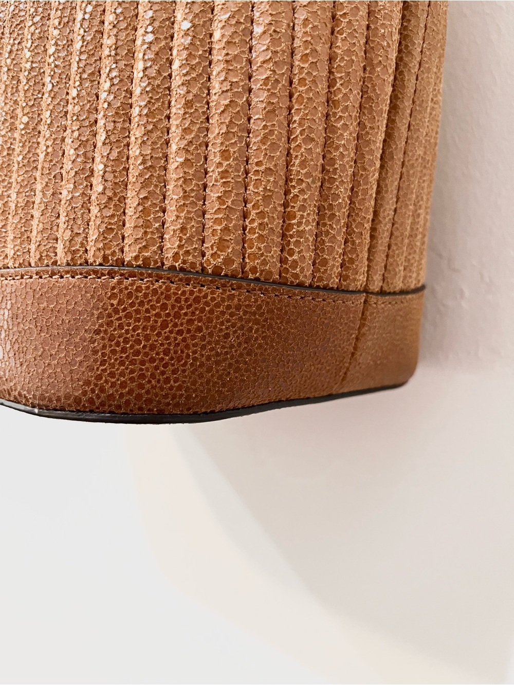 Henri Bendel #7 Quilted Nappa Leather Drawstring Bucket Bag Cognac Shimmery NEW - Picture 6 of 9